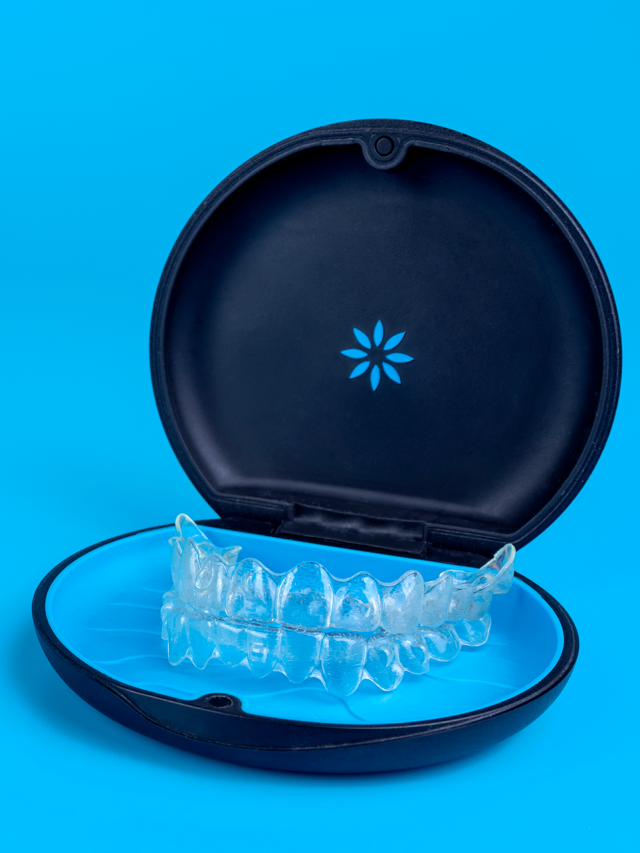 confidently smile with Invisalign